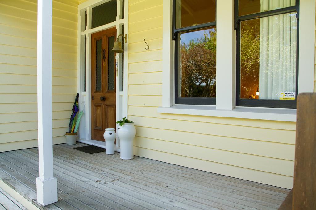 The Old Manse Bed & Breakfast Martinborough Exterior photo