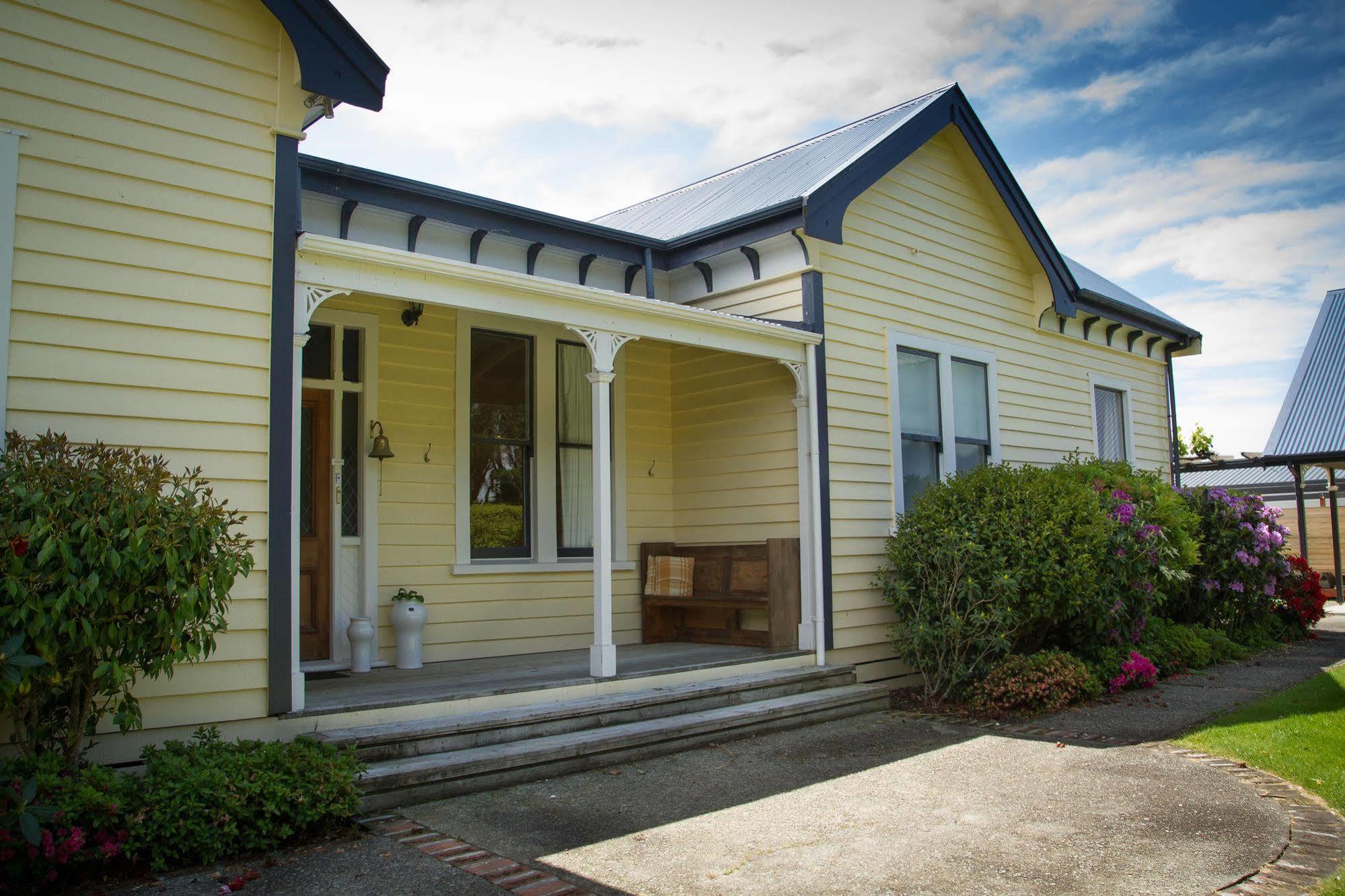 The Old Manse Bed & Breakfast Martinborough Exterior photo