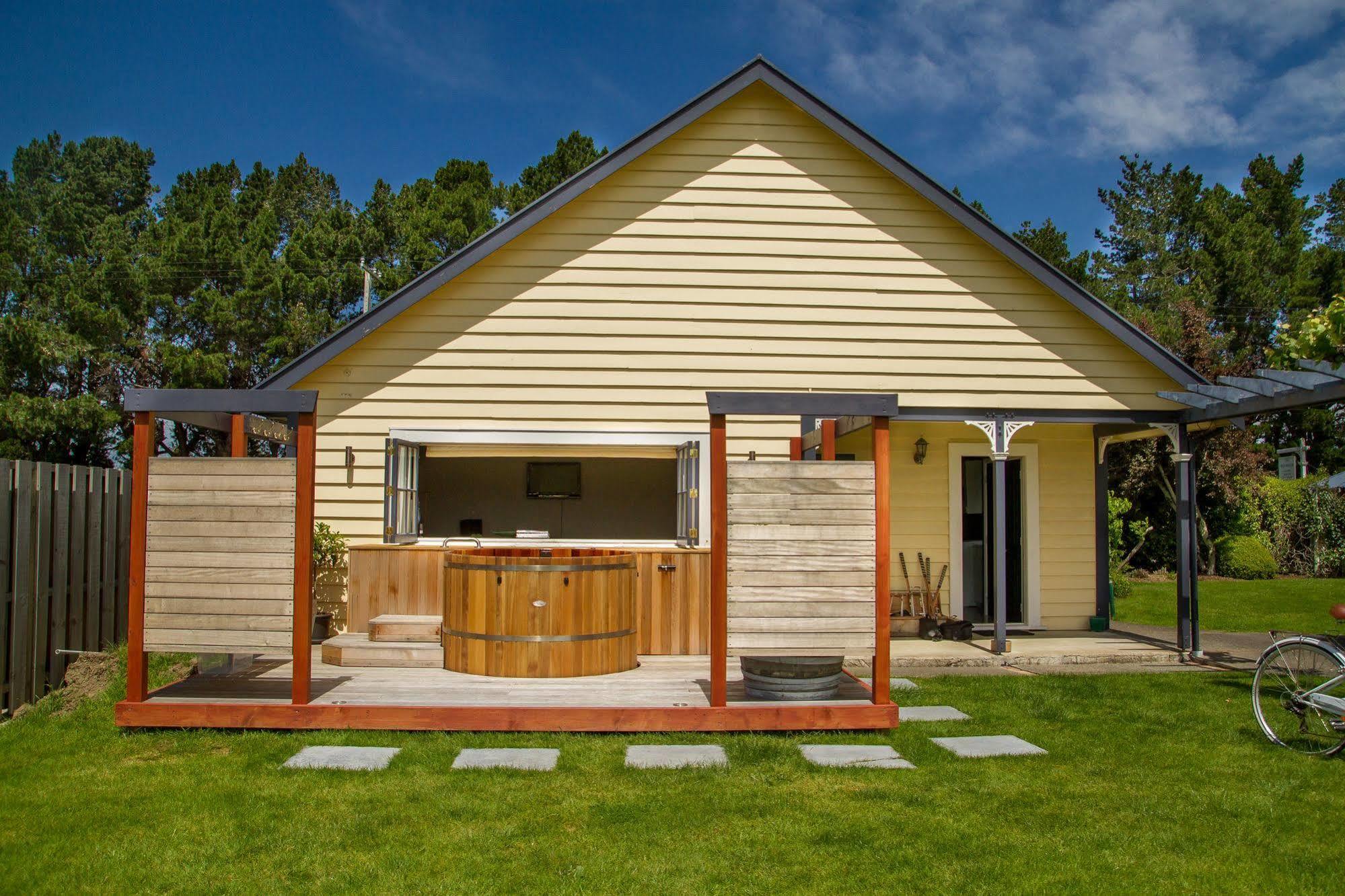 The Old Manse Bed & Breakfast Martinborough Exterior photo